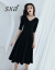 sxa香港潮牌黒Vネクドレスドレス女性2019秋NEW韩国版の中でロングールのӢӢくくくくくくくーくくくくくくーく小黑スのセレが腰をしめて底型のスヌープV襟の中の袖です。